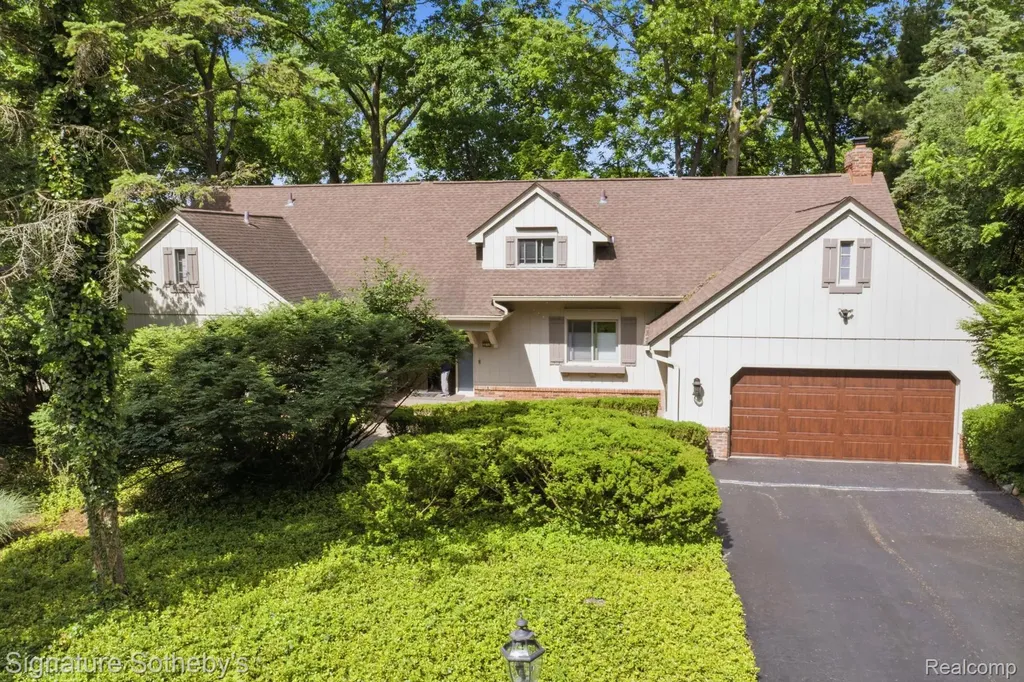 3215 Woodview Lake Road West Bloomfield Charter Township MI 48323