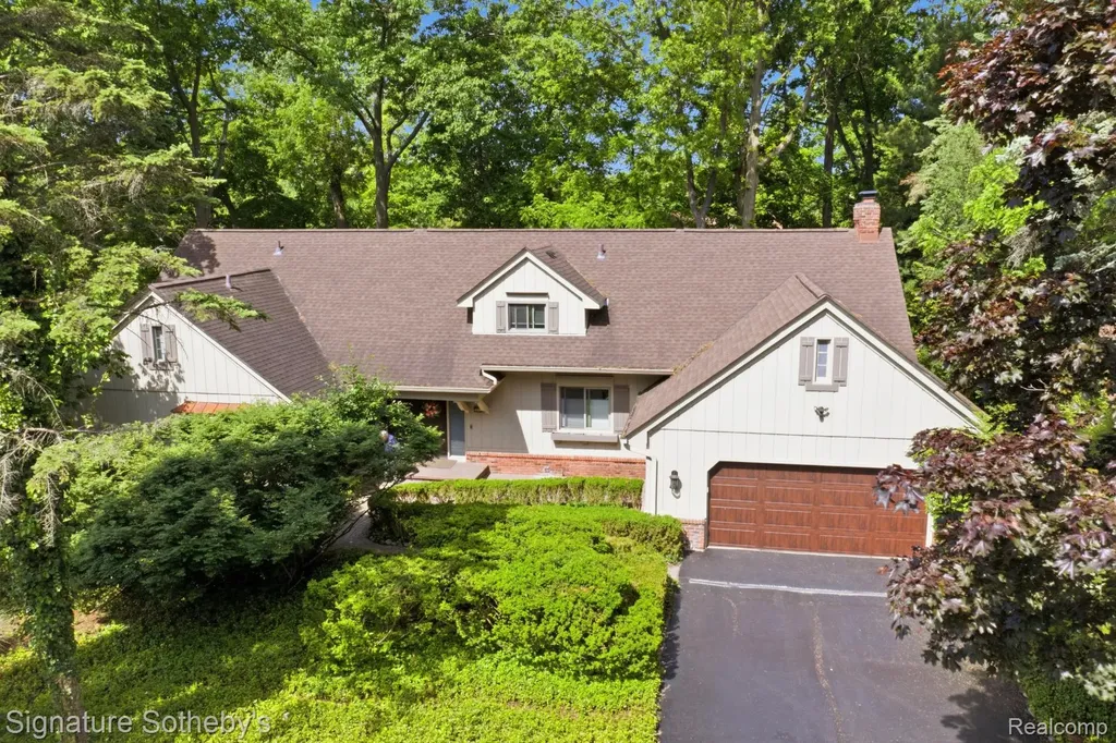 3215 Woodview Lake Road West Bloomfield Charter Township MI 48323