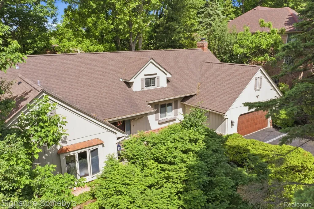 3215 Woodview Lake Road West Bloomfield Charter Township MI 48323