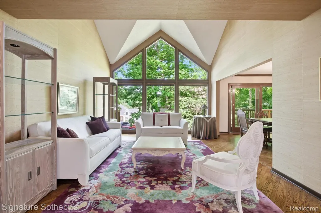 3215 Woodview Lake Road West Bloomfield Charter Township MI 48323