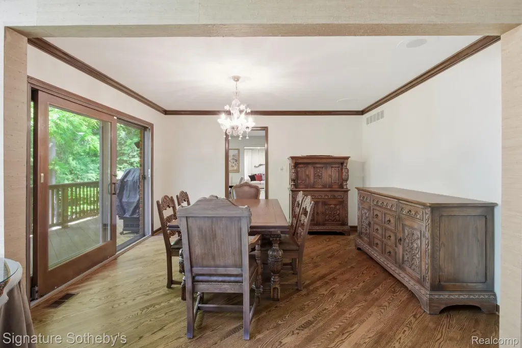 3215 Woodview Lake Road West Bloomfield Charter Township MI 48323