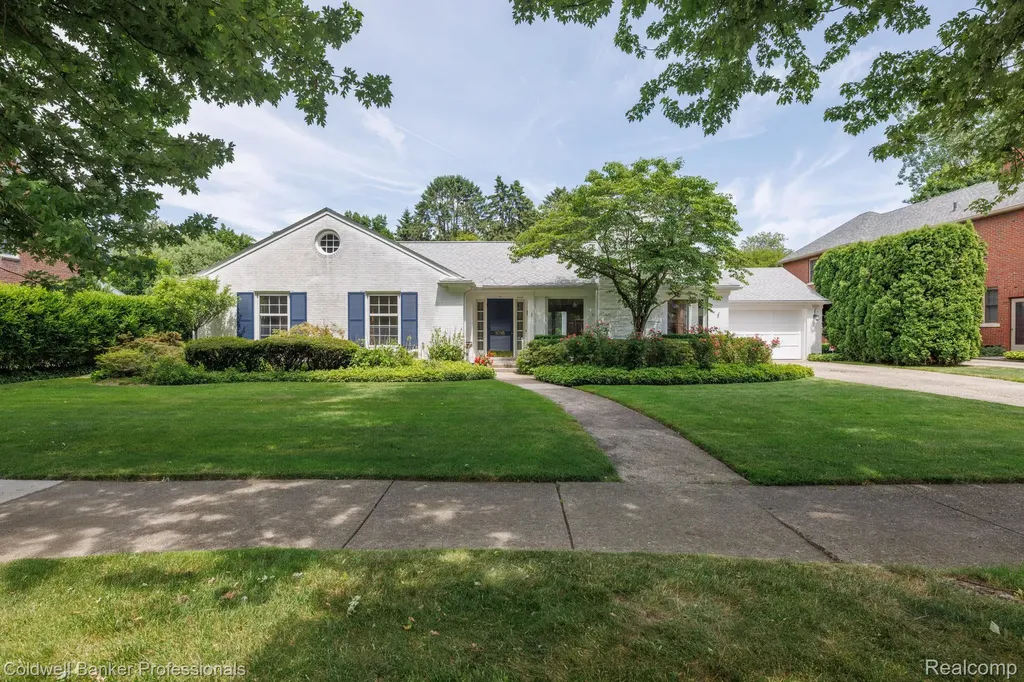 1018 Harvard Road Grosse Pointe Park City MI 48230