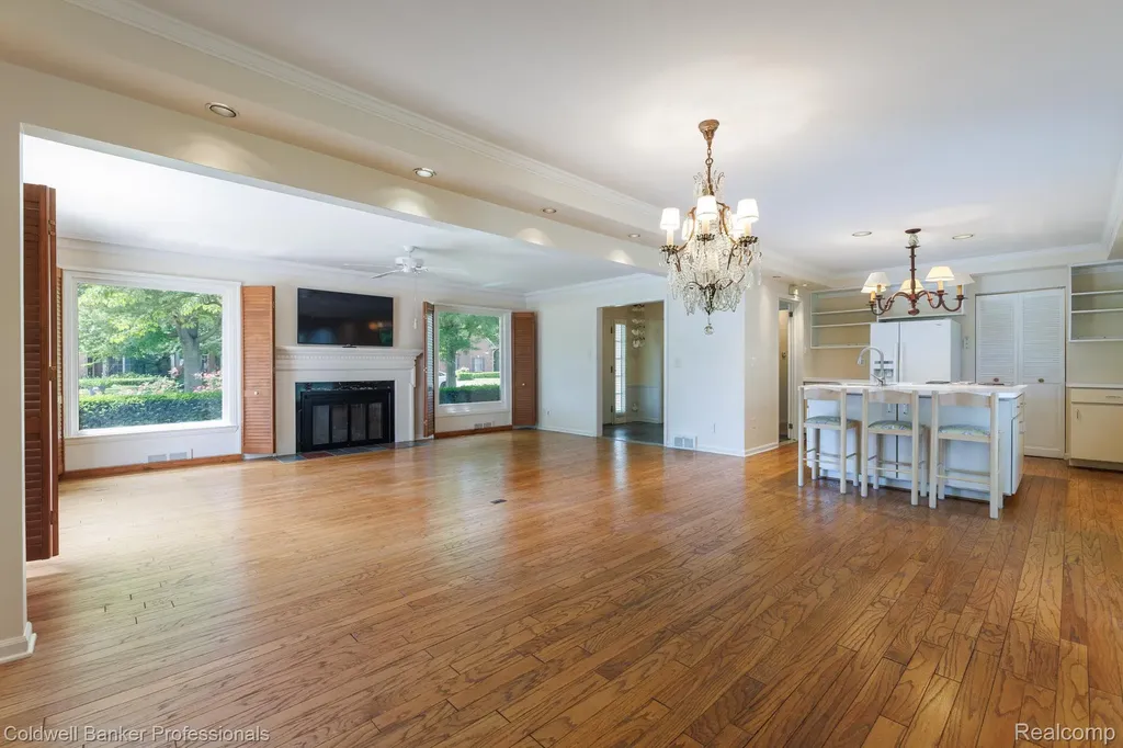1018 Harvard Road Grosse Pointe Park City MI 48230