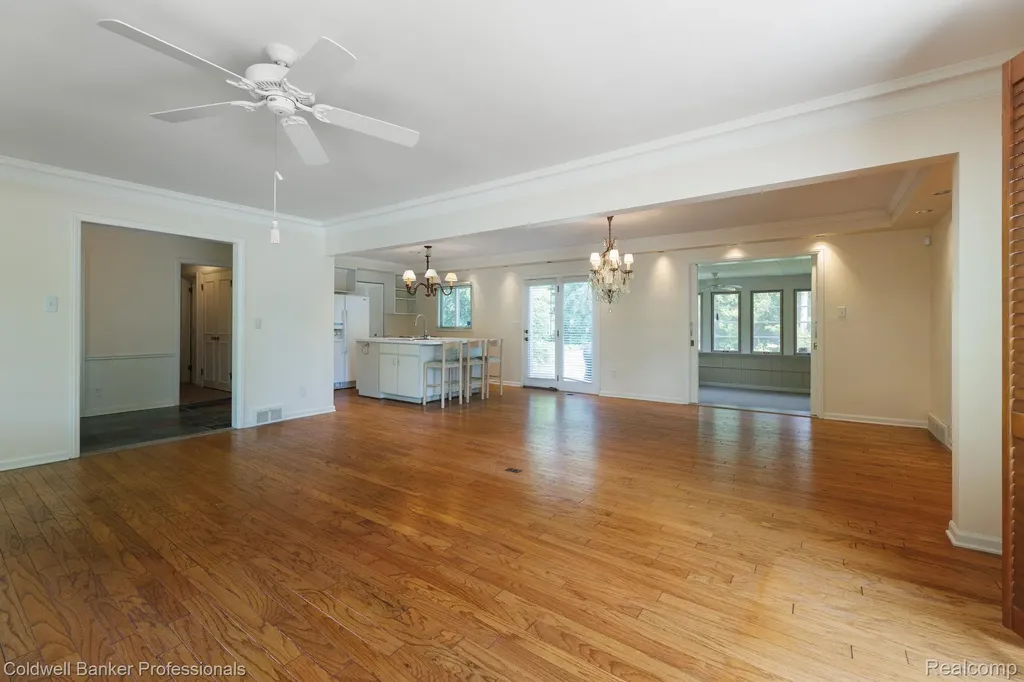 1018 Harvard Road Grosse Pointe Park City MI 48230