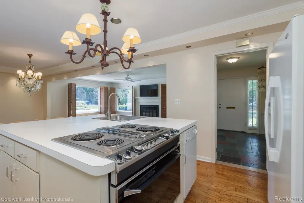 1018 Harvard Road Grosse Pointe Park City MI 48230
