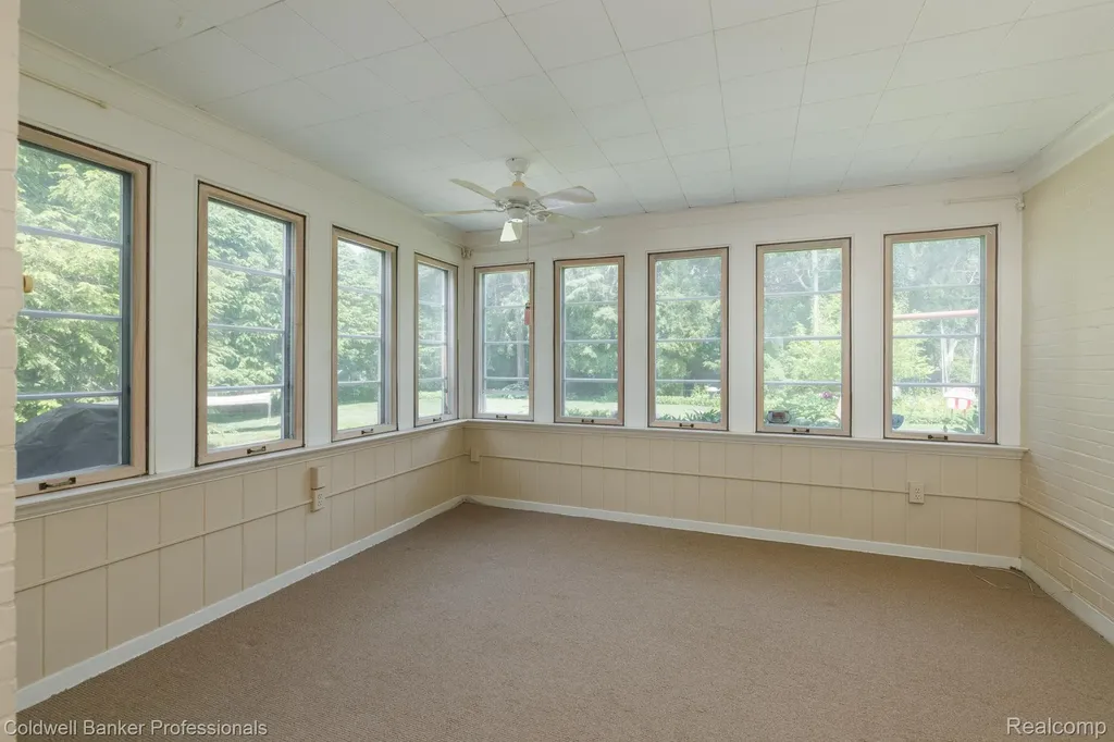 1018 Harvard Road Grosse Pointe Park City MI 48230