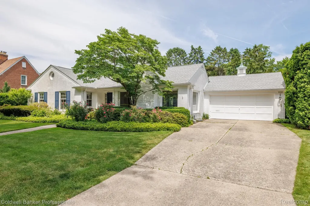 1018 Harvard Road Grosse Pointe Park City MI 48230