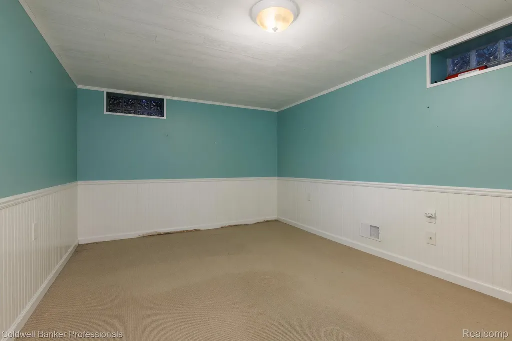 1018 Harvard Road Grosse Pointe Park City MI 48230