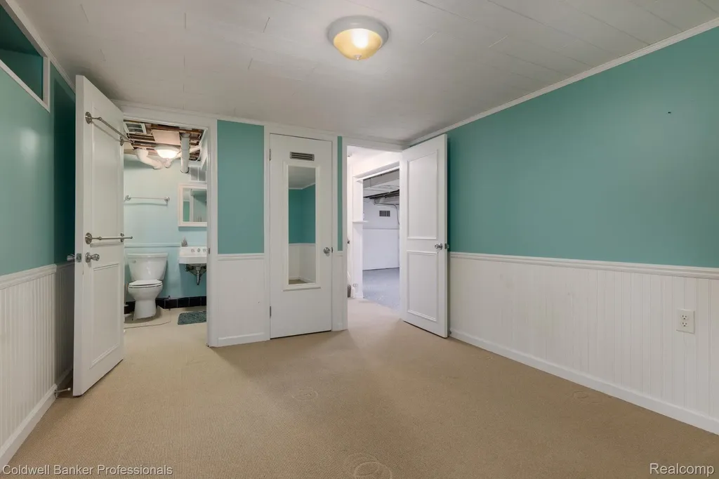 1018 Harvard Road Grosse Pointe Park City MI 48230