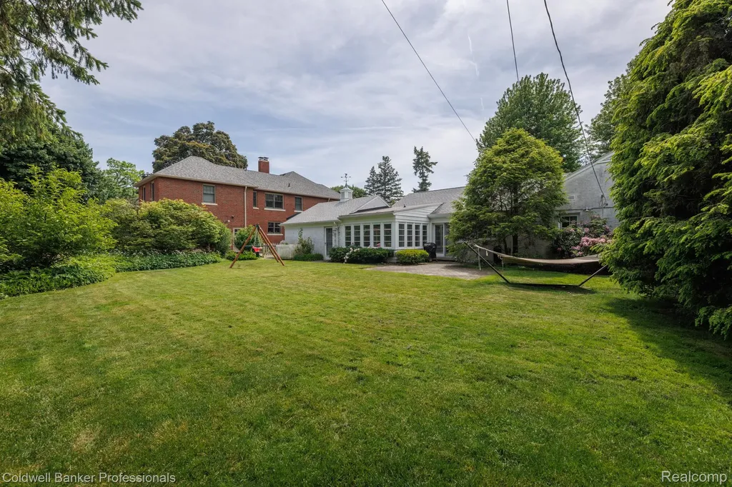 1018 Harvard Road Grosse Pointe Park City MI 48230