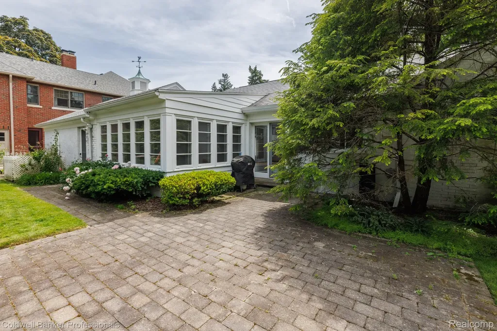 1018 Harvard Road Grosse Pointe Park City MI 48230