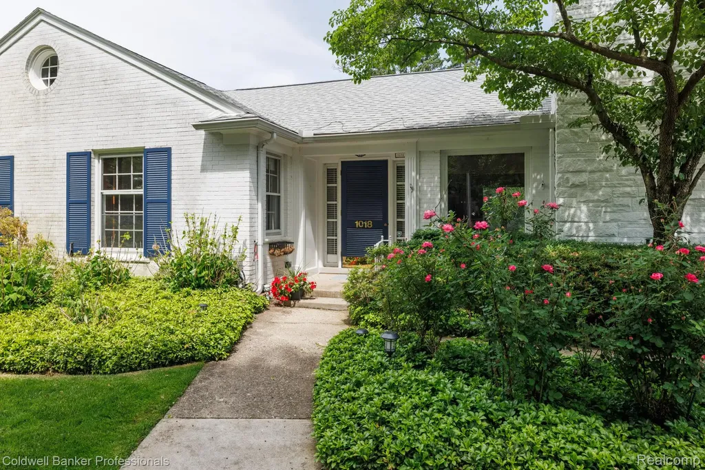 1018 Harvard Road Grosse Pointe Park City MI 48230