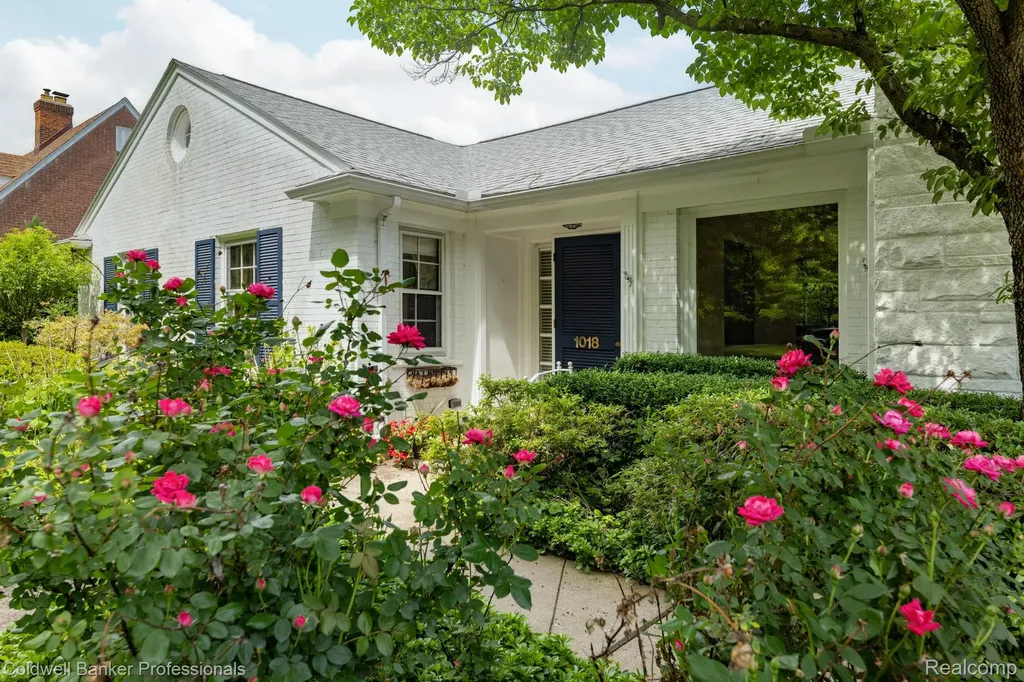 1018 Harvard Road Grosse Pointe Park City MI 48230