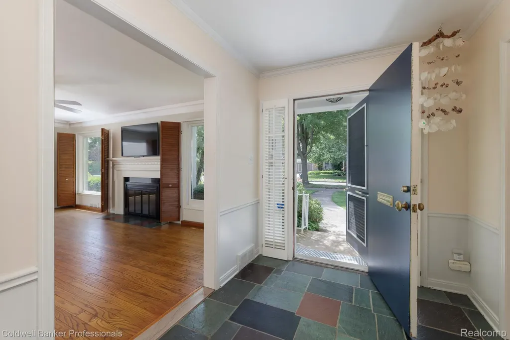 1018 Harvard Road Grosse Pointe Park City MI 48230
