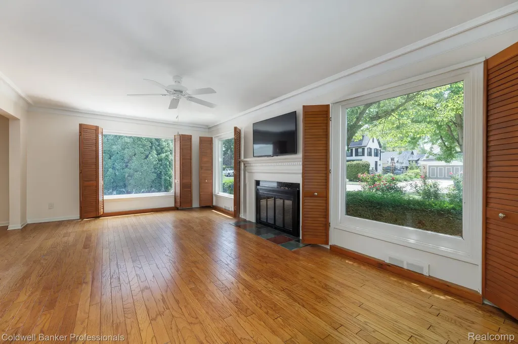 1018 Harvard Road Grosse Pointe Park City MI 48230