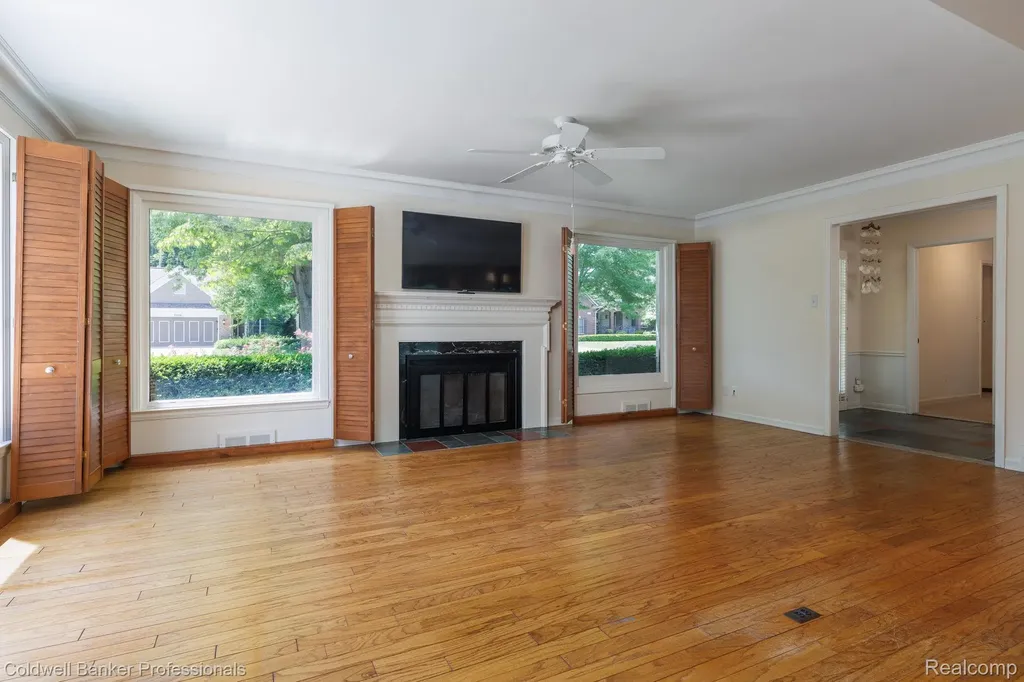 1018 Harvard Road Grosse Pointe Park City MI 48230