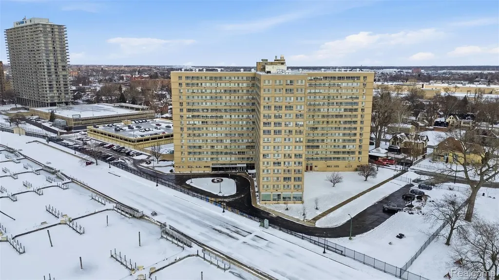 8900 E Jefferson Avenue Detroit City MI 48214