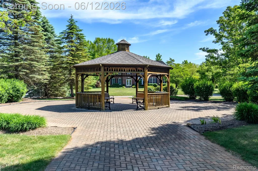 1976 Scenic Drive Milford Charter Township MI 48380