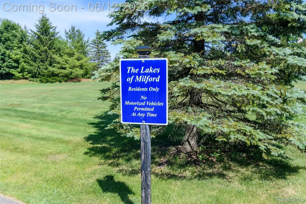 1976 Scenic Drive Milford Charter Township MI 48380