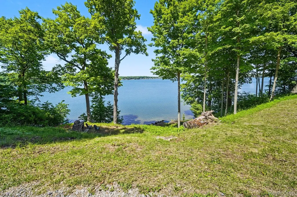 3931 S Shore Drive Elba Township MI 48446