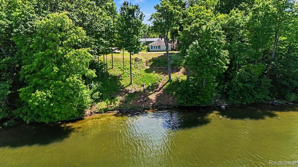 3931 S Shore Drive Elba Township MI 48446