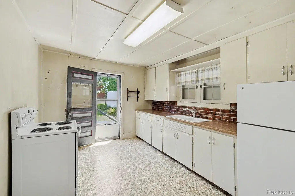 3931 S Shore Drive Elba Township MI 48446