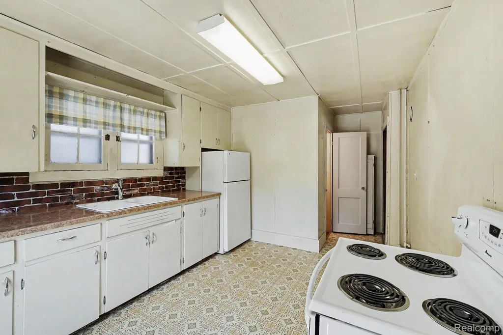 3931 S Shore Drive Elba Township MI 48446