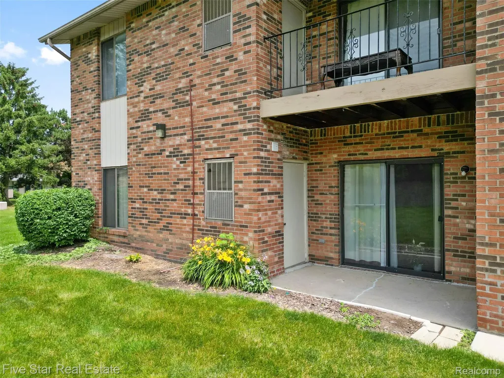 15012 Island Drive Sterling Heights City MI 48313