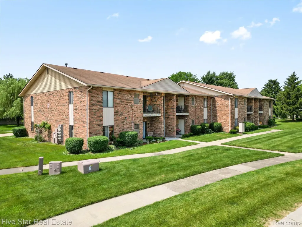 15012 Island Drive Sterling Heights City MI 48313