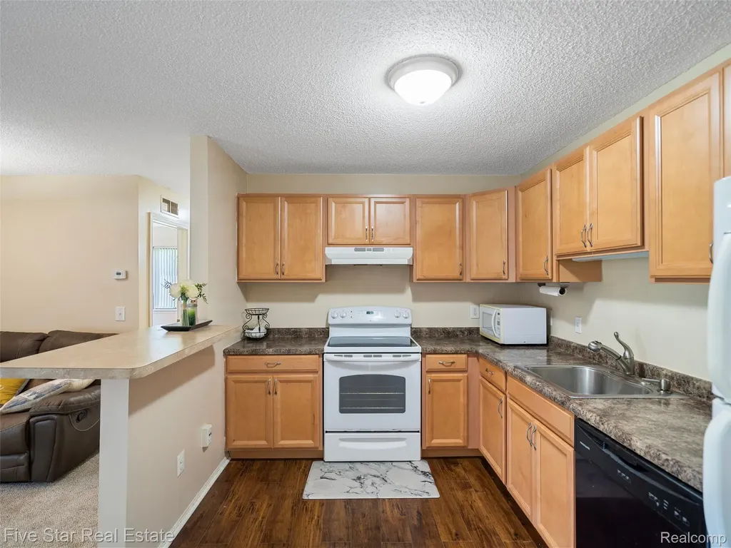 15012 Island Drive Sterling Heights City MI 48313