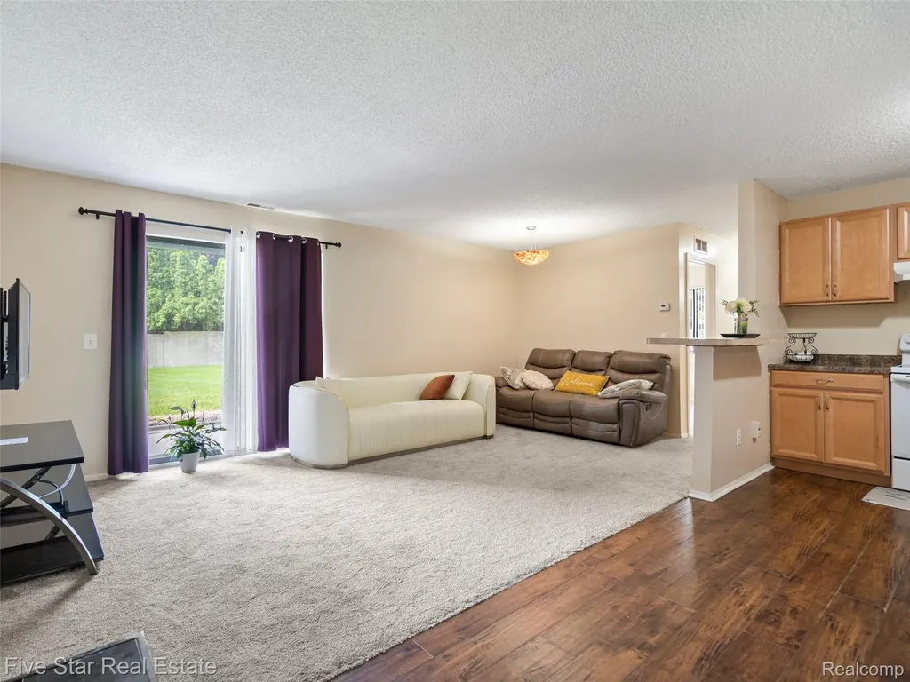 15012 Island Drive Sterling Heights City MI 48313