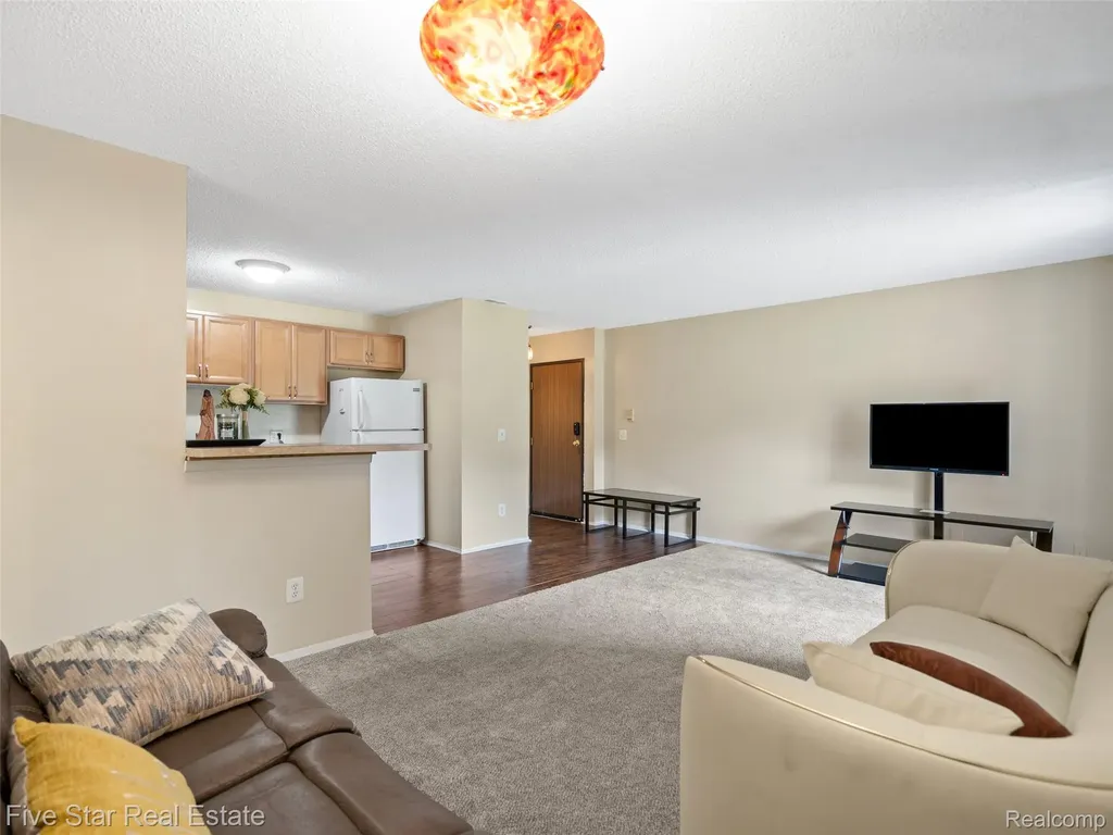 15012 Island Drive Sterling Heights City MI 48313