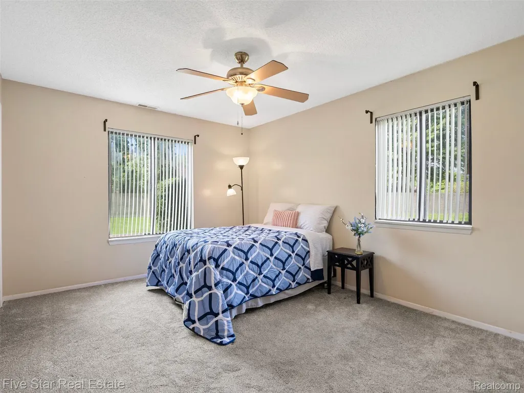 15012 Island Drive Sterling Heights City MI 48313