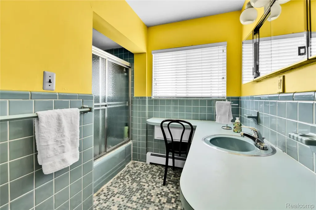 2952 Prynne Street Keego Harbor City MI 48320