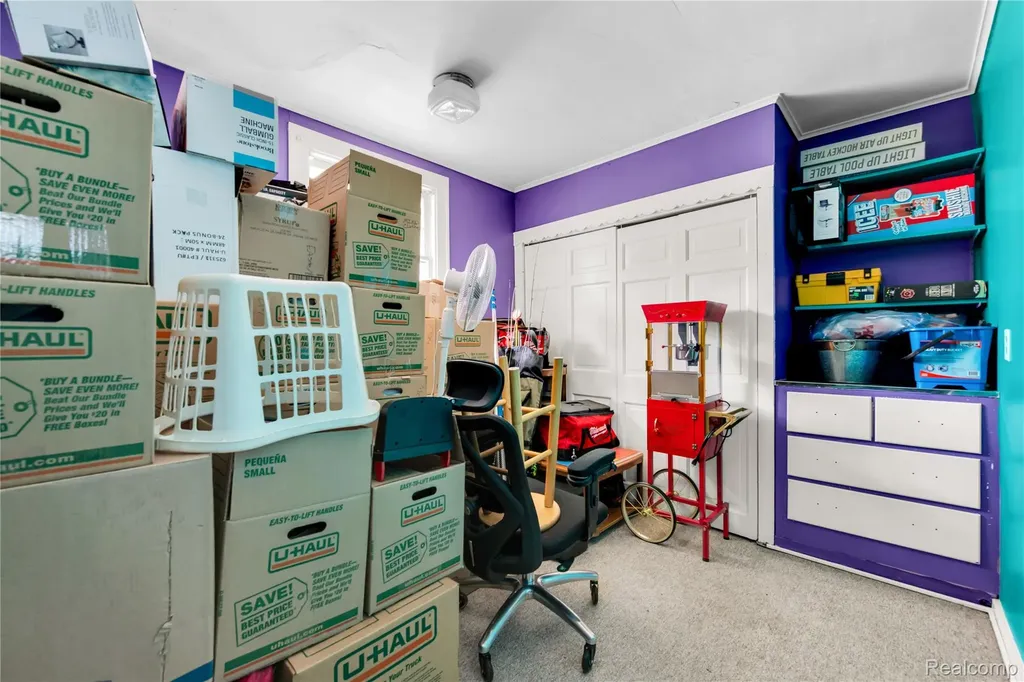 2952 Prynne Street Keego Harbor City MI 48320