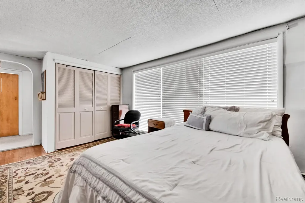 2952 Prynne Street Keego Harbor City MI 48320