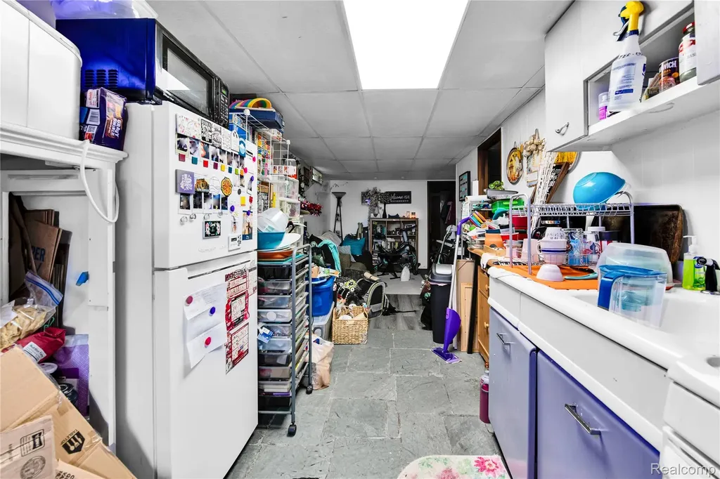 2952 Prynne Street Keego Harbor City MI 48320