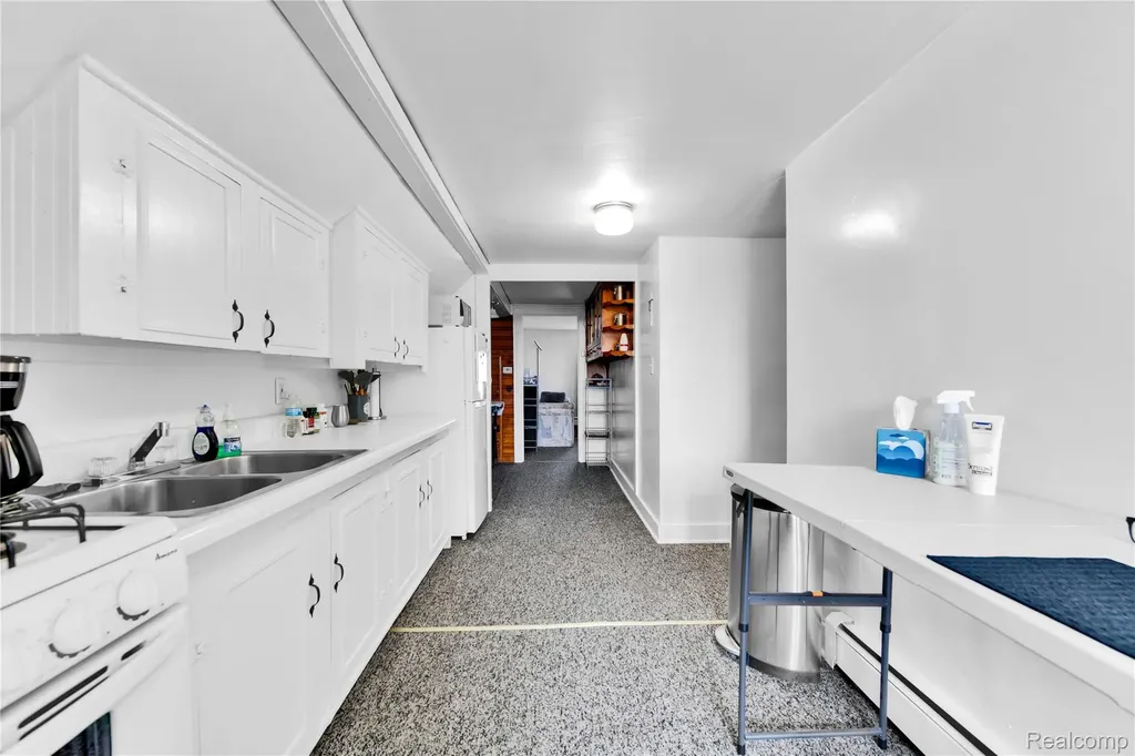 2952 Prynne Street Keego Harbor City MI 48320