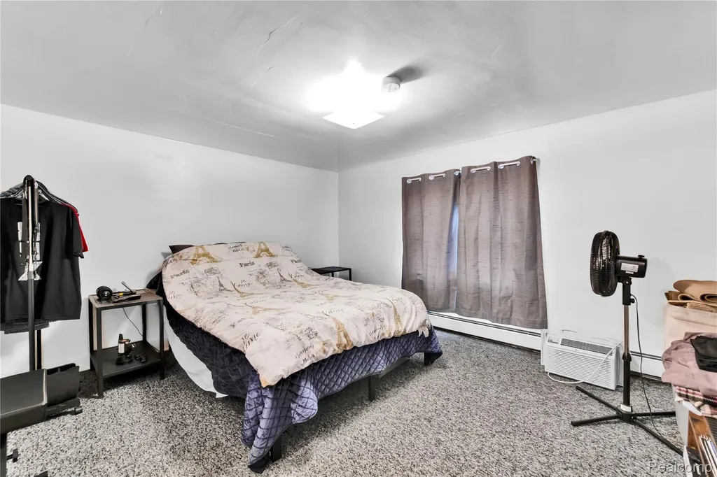 2952 Prynne Street Keego Harbor City MI 48320