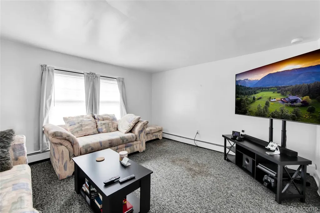 2952 Prynne Street Keego Harbor City MI 48320
