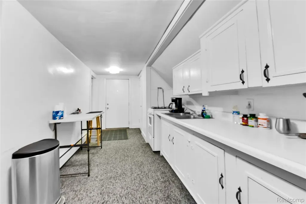 2952 Prynne Street Keego Harbor City MI 48320