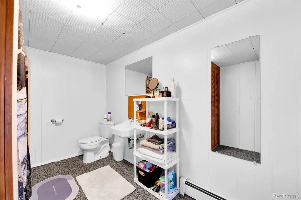 2952 Prynne Street Keego Harbor City MI 48320