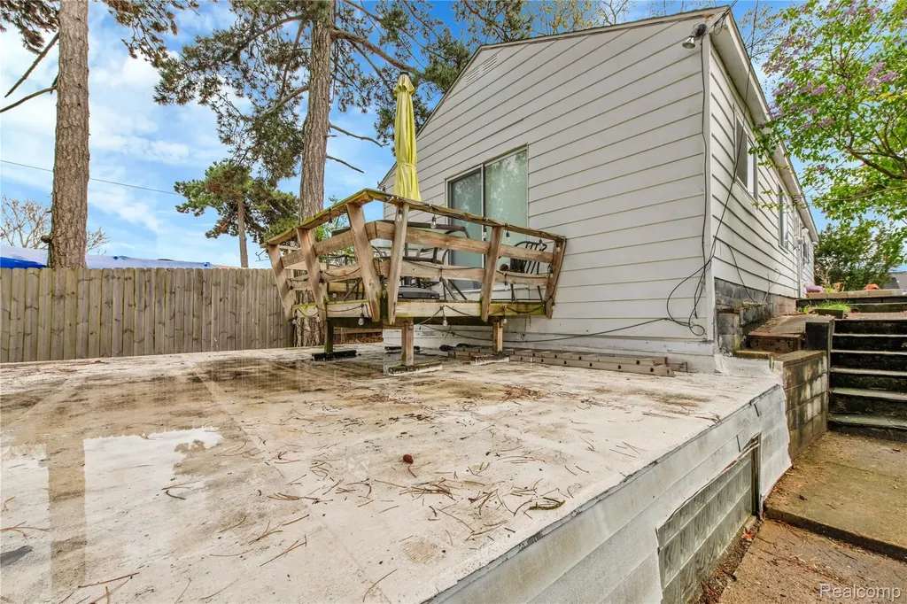 2952 Prynne Street Keego Harbor City MI 48320