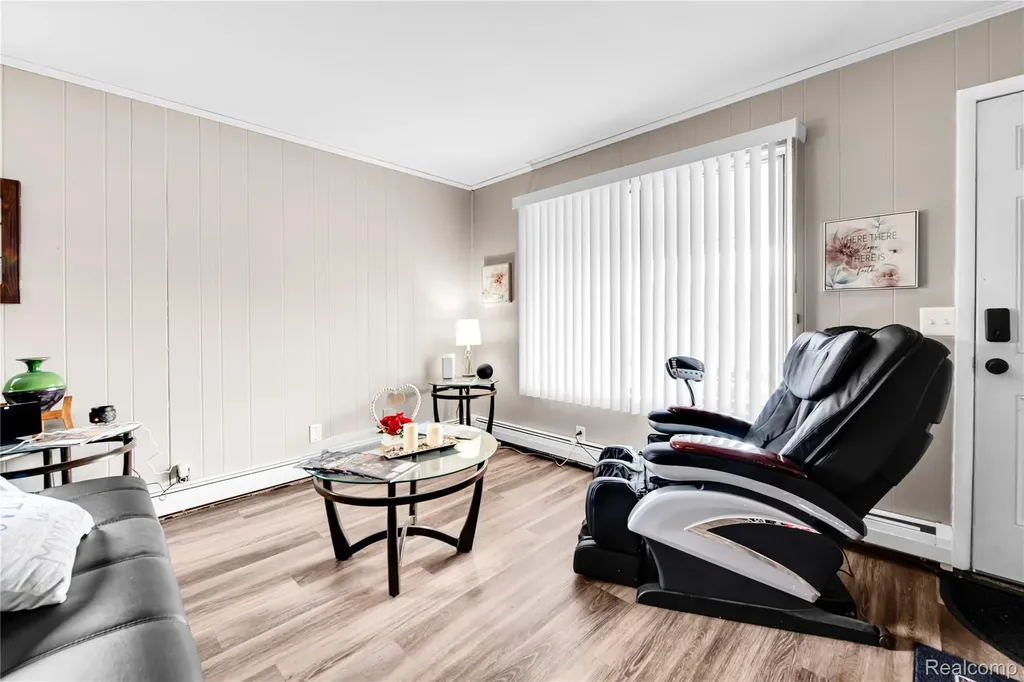 2952 Prynne Street Keego Harbor City MI 48320