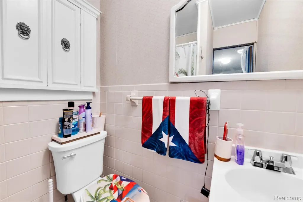 2952 Prynne Street Keego Harbor City MI 48320