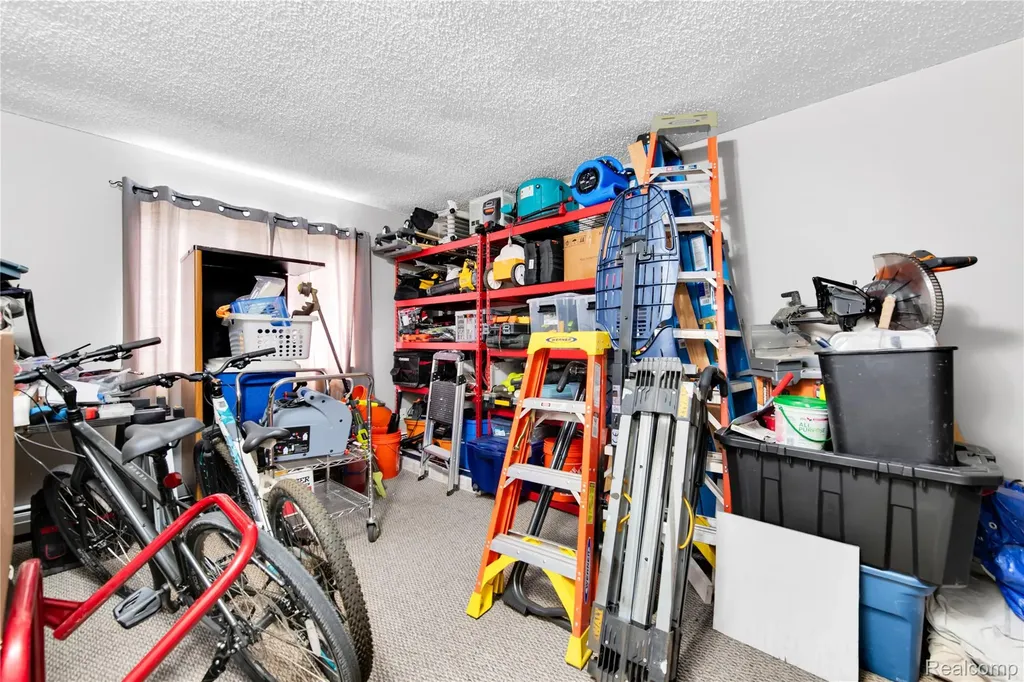 2952 Prynne Street Keego Harbor City MI 48320