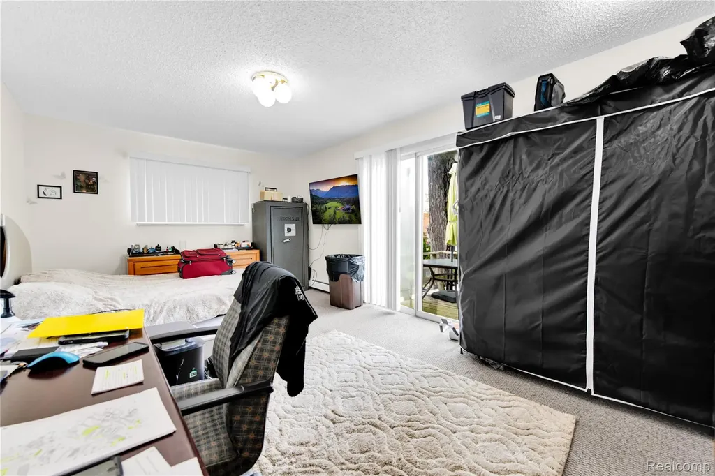 2952 Prynne Street Keego Harbor City MI 48320