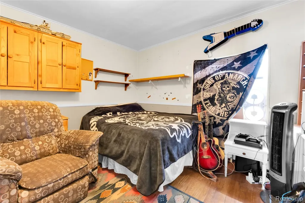 2952 Prynne Street Keego Harbor City MI 48320