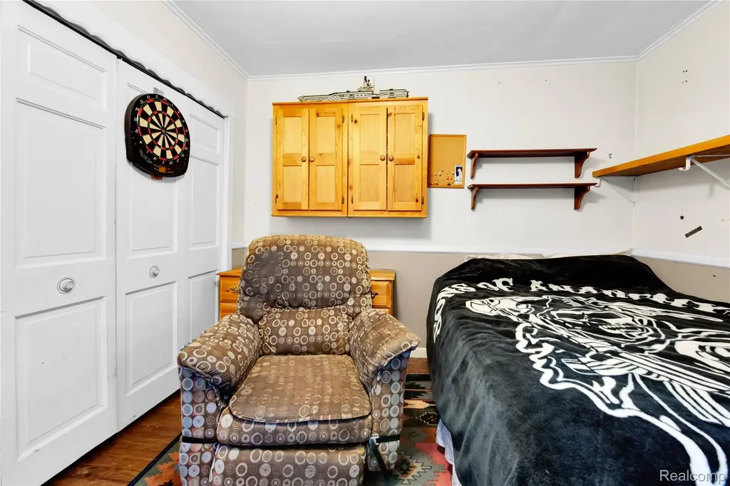 2952 Prynne Street Keego Harbor City MI 48320