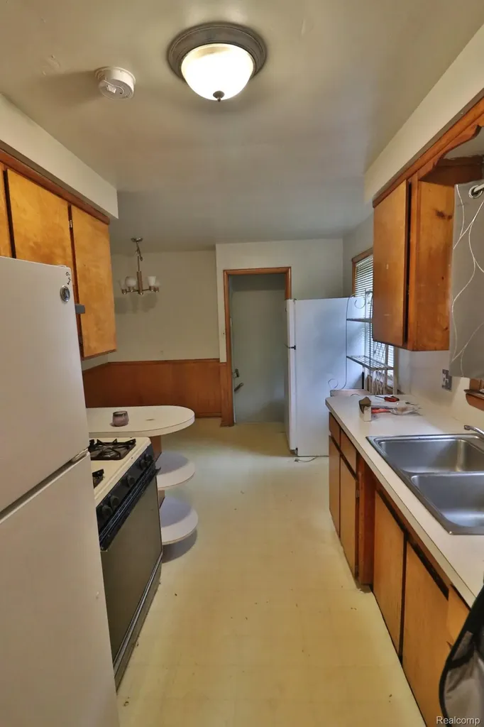 6474 Rosemont Avenue Detroit City MI 48228